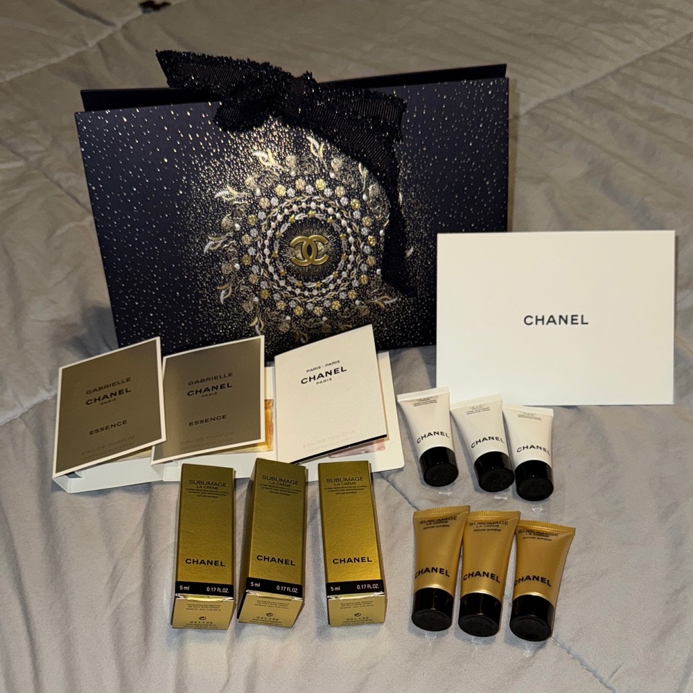 Chanel holiday beauty Set of 10